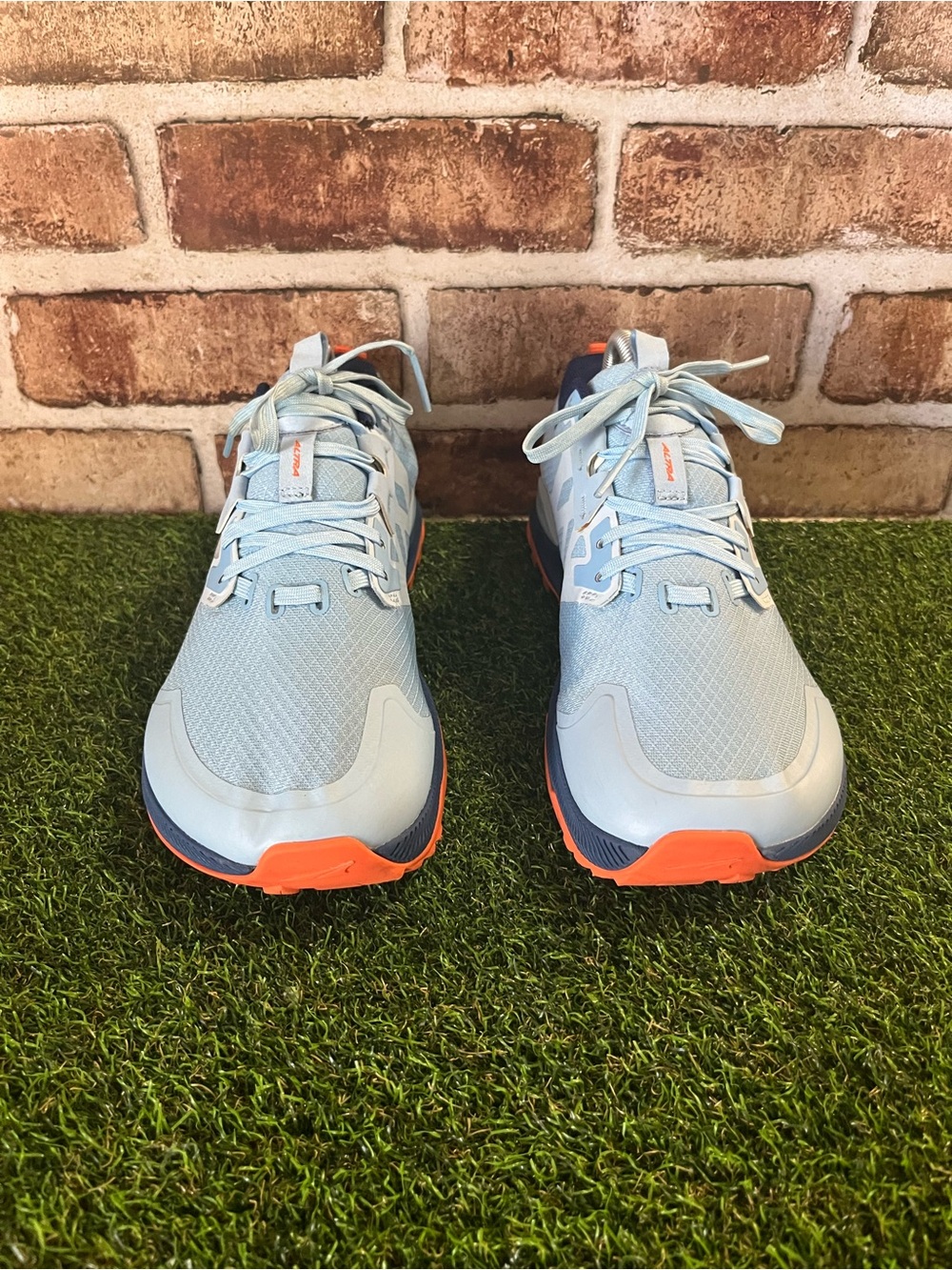 Altra - Picture 2 of 6